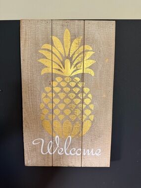 Welcome Pineapple Sign, Made of Wood